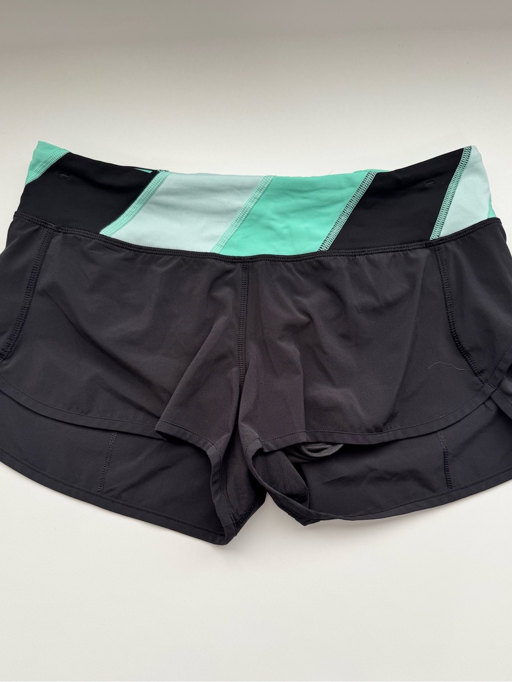 Lululemon Speed Shorts Black & Green Size 6